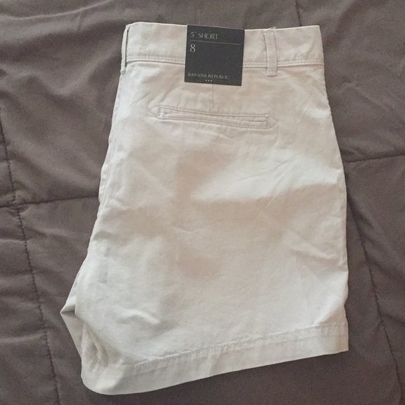 Banana Republic Pants - ♠️Banana Republic 5' short♠️